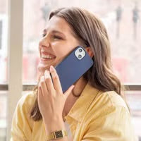 Accezz Liquid Silicone Backcover met MagSafe voor de Apple iPhone 15 - Donkerblauw