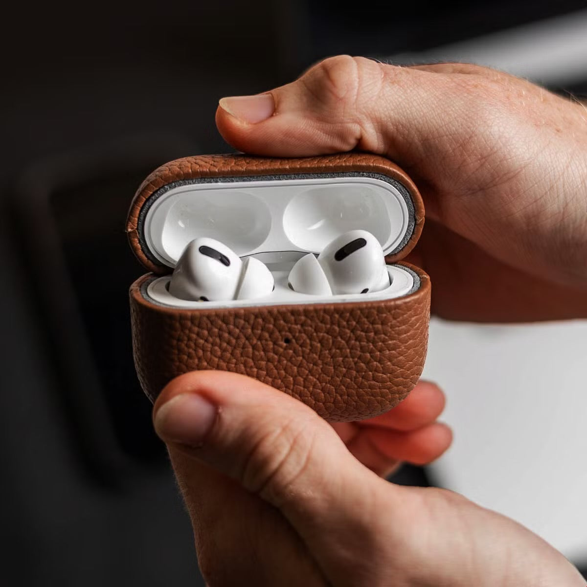Accezz Echt Leren Case voor de Apple AirPods Pro 2 - Cognac