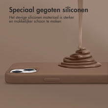 Accezz Liquid Silicone Backcover met MagSafe voor de iPhone 13 Mini - Lichtbruin