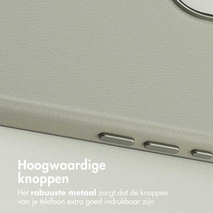 Accezz MagSafe Leather Backcover voor de Apple iPhone 17 - Lichtgrijs