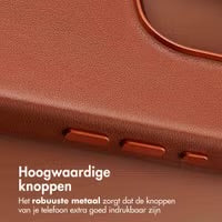 Accezz MagSafe Leather Backcover voor de Apple iPhone 16 Pro - Sienna Brown