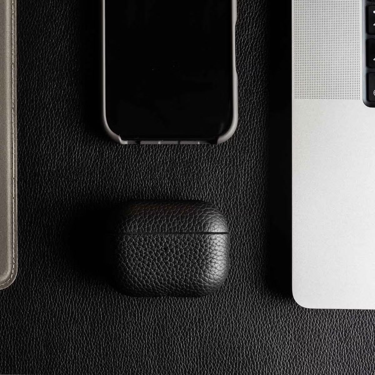 Accezz Echt Leren Case voor de Apple AirPods 1 / 2 - Zwart