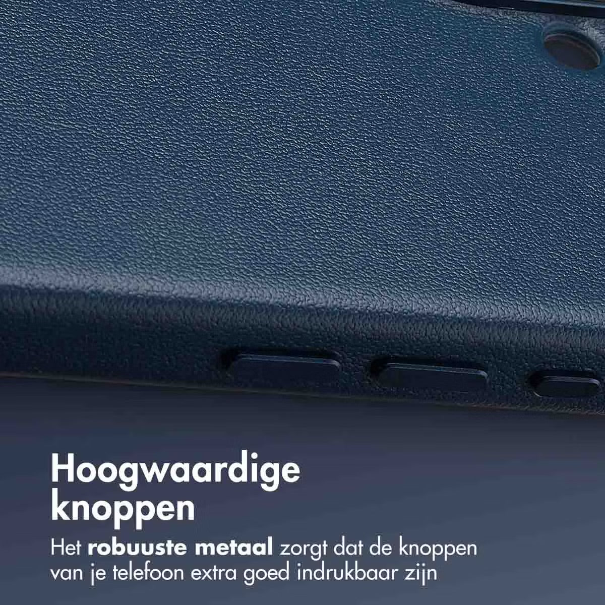 Accezz MagSafe Leather Backcover voor de Apple iPhone 16 - Nightfall Blue