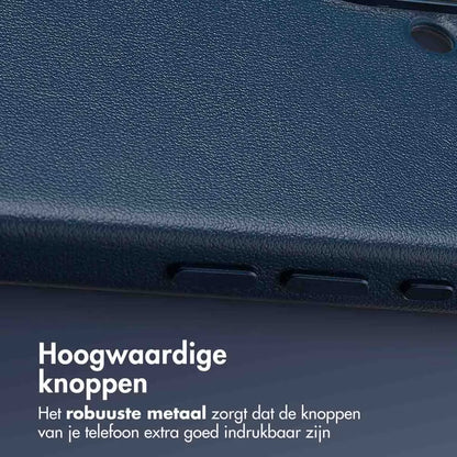 Accezz MagSafe Leather Backcover voor de Apple iPhone 16 - Nightfall Blue