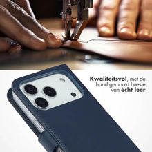 Selencia Echt Leren Bookcase voor de Apple iPhone 17 Pro - Blauw