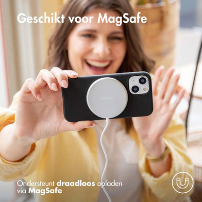 Accezz Liquid Silicone Backcover met MagSafe voor de Apple iPhone 16 - Zwart