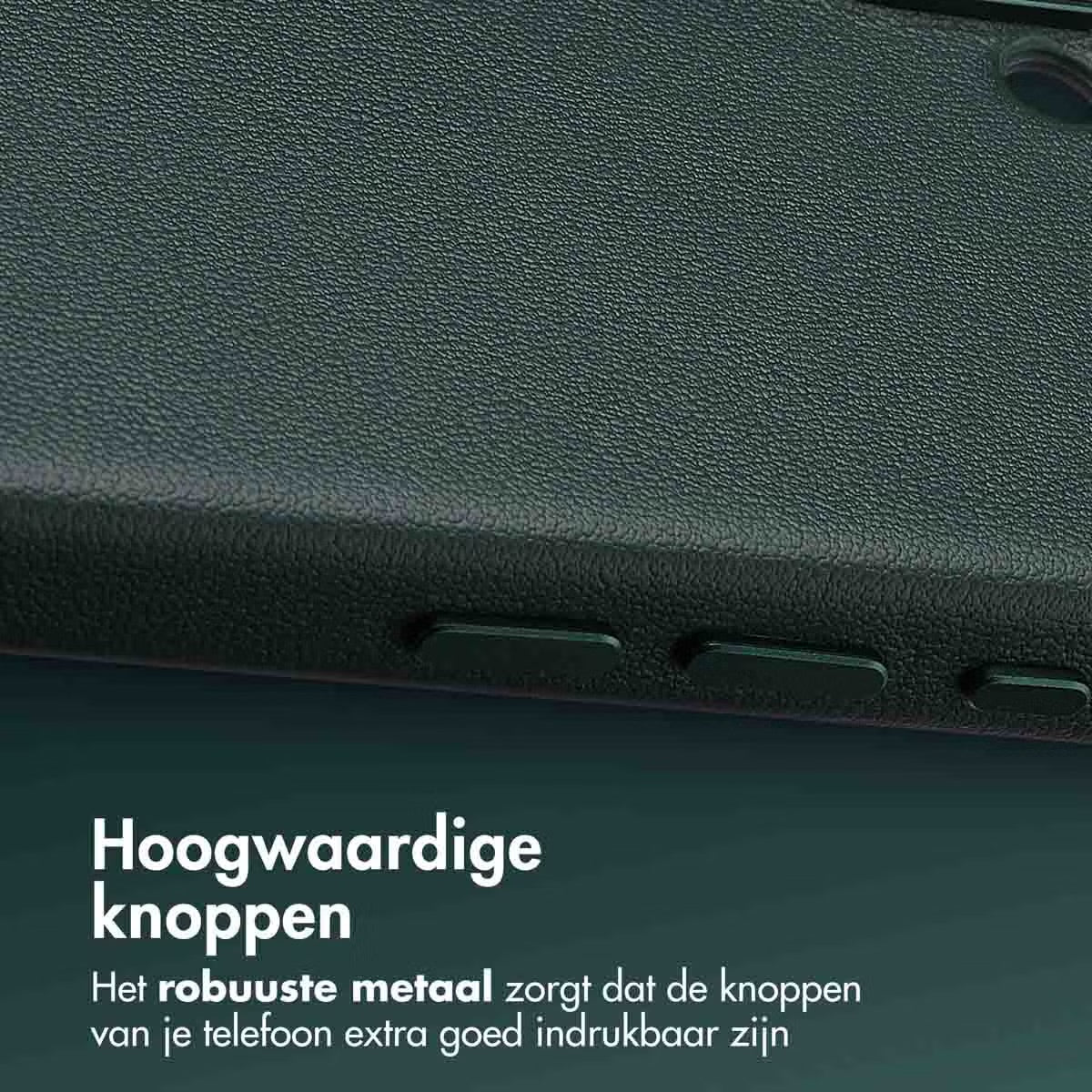 Accezz MagSafe Leather Backcover voor de Apple iPhone 16 - Cedar Green