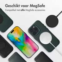 Accezz MagSafe Leather Backcover voor de Apple iPhone 16 Pro - Cedar Green