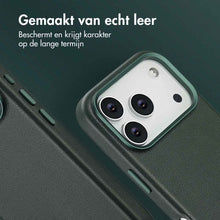 Accezz MagSafe Leather Backcover voor de Apple iPhone 17 Pro - Cedar Green