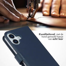 Selencia Echt Leren Bookcase voor de Apple iPhone 17 - Blauw