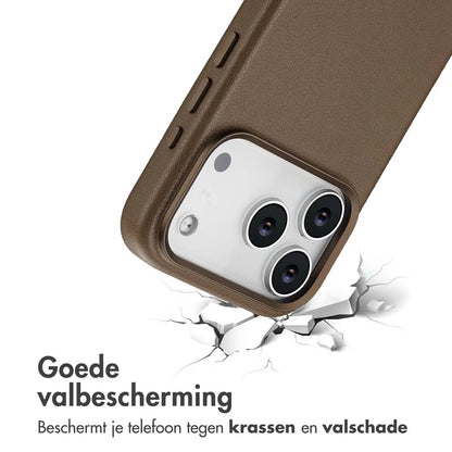 Accezz MagSafe Leather Backcover voor de Apple iPhone 17 Pro - Coffee