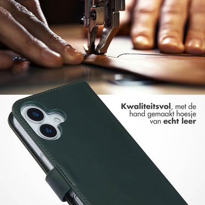 Selencia Echt Leren Bookcase voor de Apple iPhone 17 - Groen