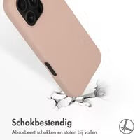 Accezz Liquid Silicone Backcover met MagSafe voor de Apple iPhone 16 Pro - Roze