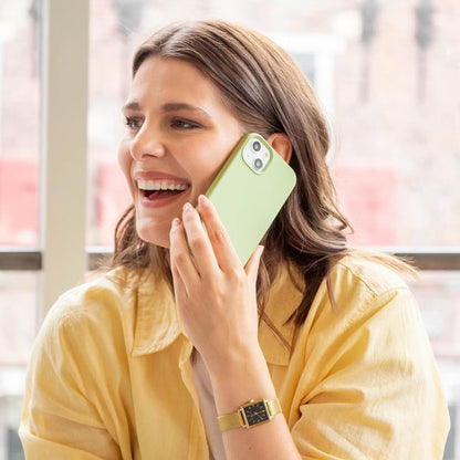 Accezz Liquid Silicone Backcover voor de Apple iPhone 15 - Groen