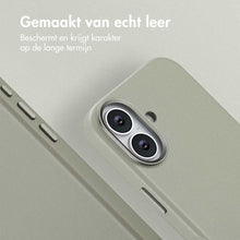 Accezz MagSafe Leather Backcover voor de Apple iPhone 17 - Lichtgrijs