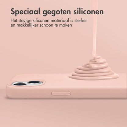 Accezz Liquid Silicone Backcover met MagSafe voor de Apple iPhone 16 - Roze