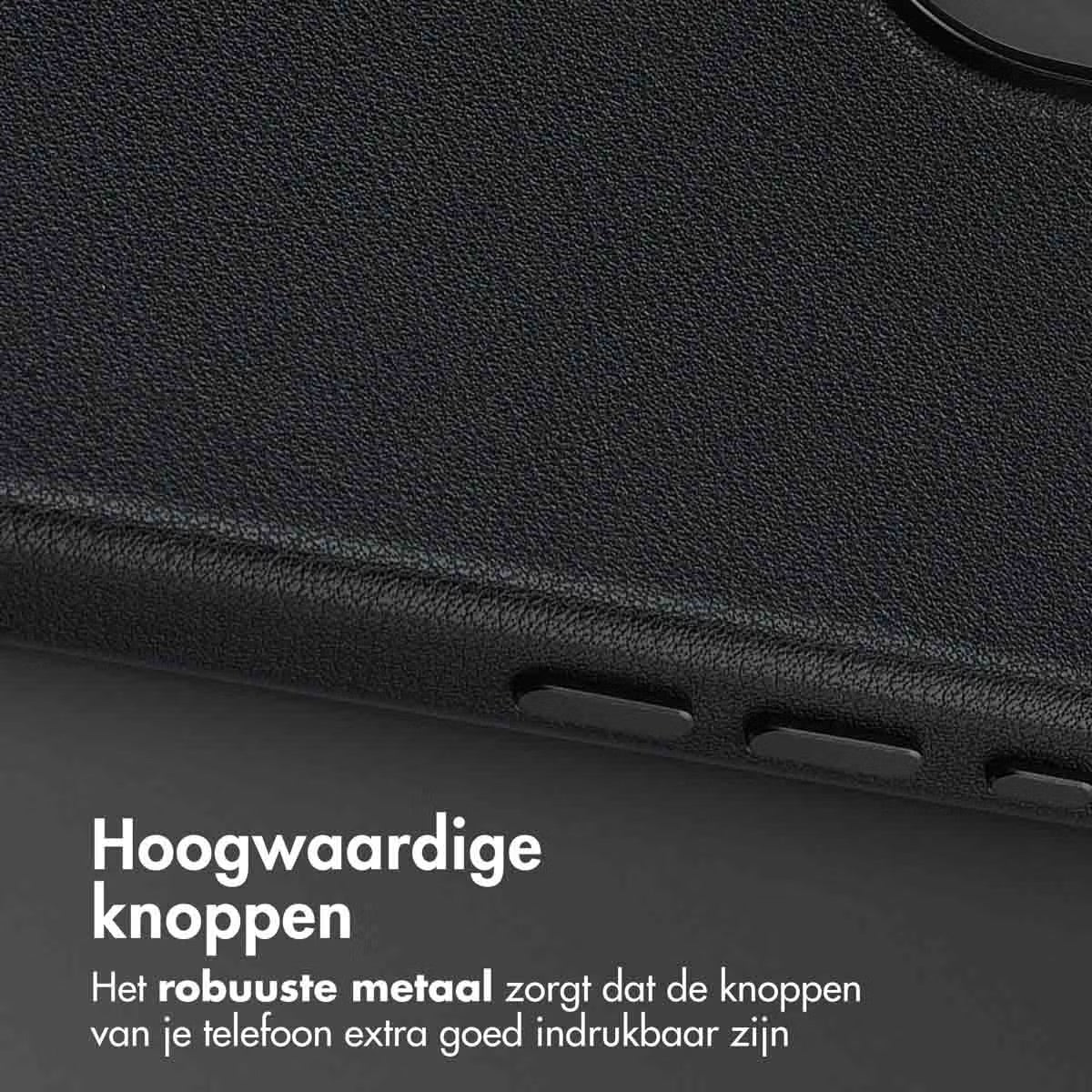 Accezz MagSafe Leather Backcover voor de Apple iPhone 17 - Cedar Green