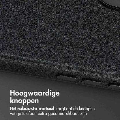 Accezz MagSafe Leather Backcover voor de Apple iPhone 17 - Cedar Green