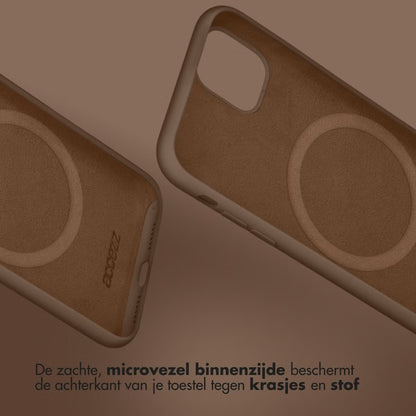 Accezz Liquid Silicone Backcover met MagSafe voor de iPhone 13 Mini - Lichtbruin