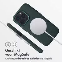 Accezz MagSafe Leather Backcover voor de Apple iPhone 16 Pro - Cedar Green