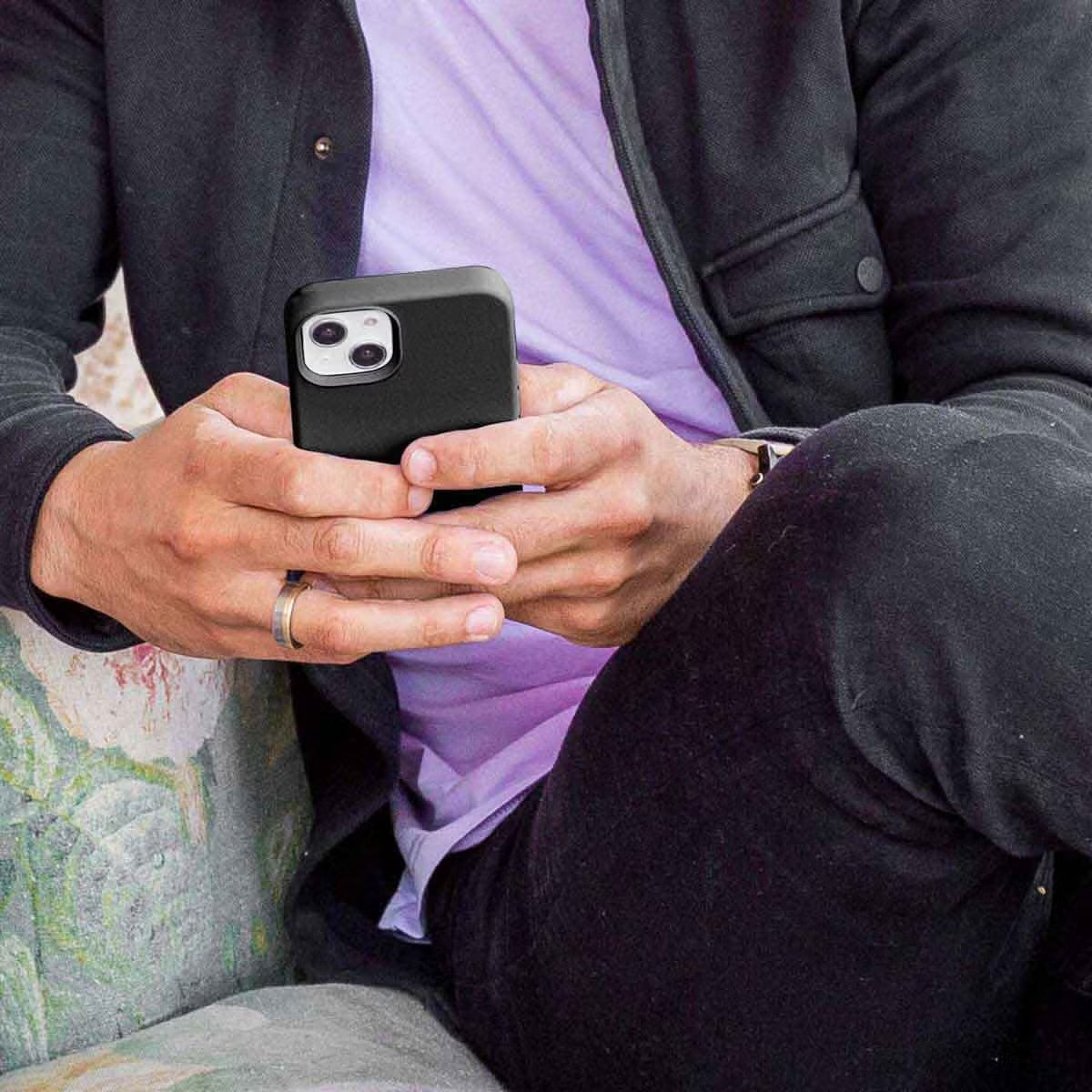 Accezz Liquid Silicone Backcover voor de Apple iPhone 15 - Zwart