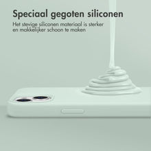 Accezz Liquid Silicone Backcover voor de Apple iPhone 15 - Sky Blue