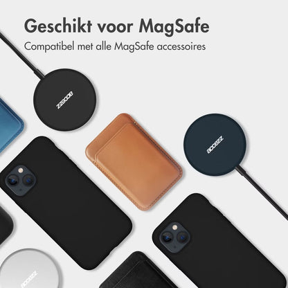 Accezz Liquid Silicone Backcover met MagSafe voor de Apple iPhone 15 - Zwart