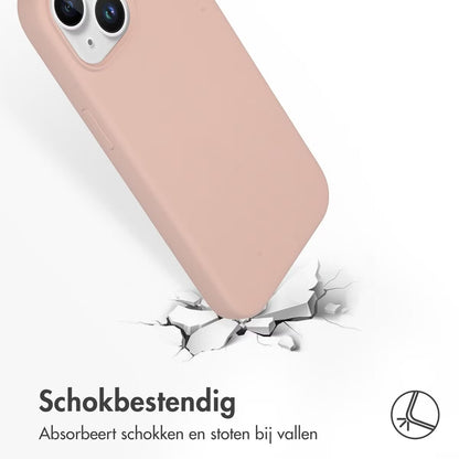 Accezz Liquid Silicone Backcover met MagSafe voor de Apple iPhone 15 - Roze
