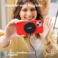 Accezz Liquid Silicone Backcover met MagSafe voor de Apple iPhone 15 Pro Max - Rood