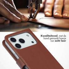Selencia Echt Leren Bookcase voor de Apple iPhone 17 Pro - Lichtbruin