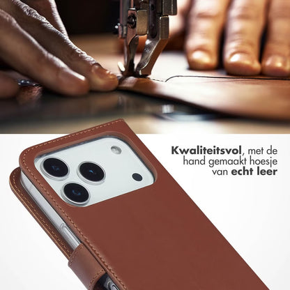 Selencia Echt Leren Bookcase voor de Apple iPhone 17 Pro - Lichtbruin