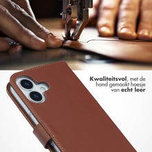Selencia Echt Leren Bookcase voor de Apple iPhone 17 - Lichtbruin