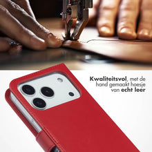 Selencia Echt Leren Bookcase voor de Apple iPhone 17 Pro - Rood