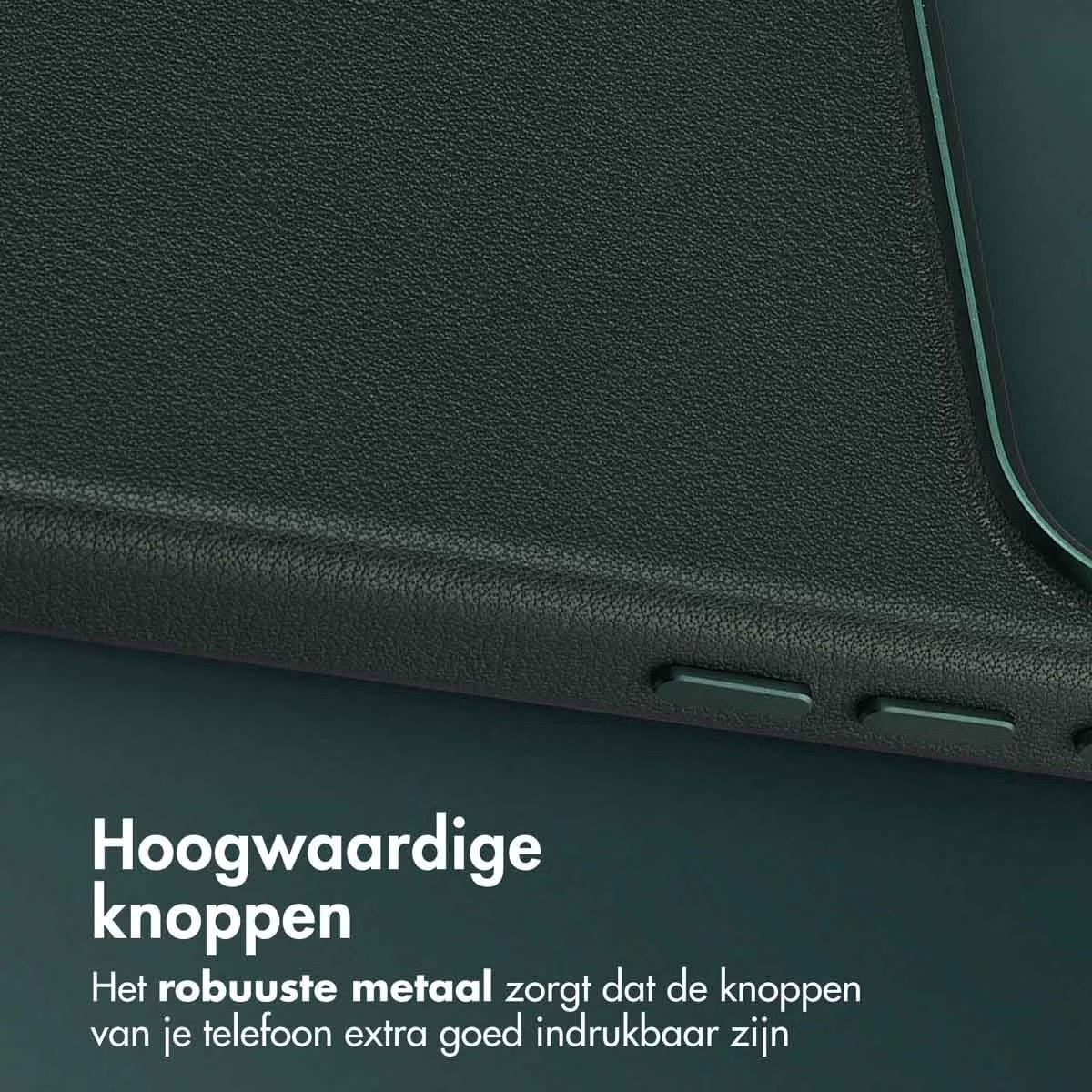 Accezz MagSafe Leather Backcover voor de Apple iPhone 17 Pro - Cedar Green