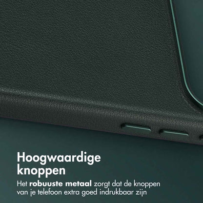 Accezz MagSafe Leather Backcover voor de Apple iPhone 17 Pro - Cedar Green