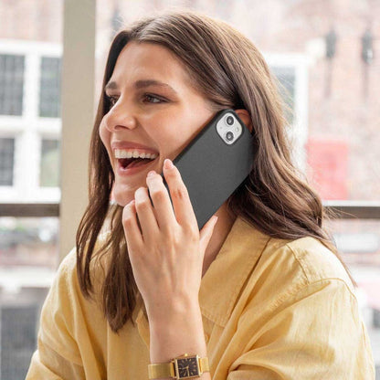 Accezz Liquid Silicone Backcover voor de Apple iPhone 15 - Zwart