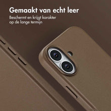 Accezz MagSafe Leather Backcover voor de Apple iPhone 17 - Coffee