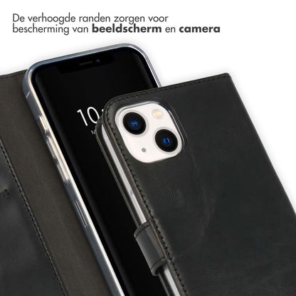 Selencia Echt Leren Bookcase voor de iPhone 13 - Zwart