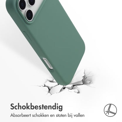 Accezz Liquid Silicone Backcover met MagSafe voor de Apple iPhone 17 Pro Max - Donkergroen