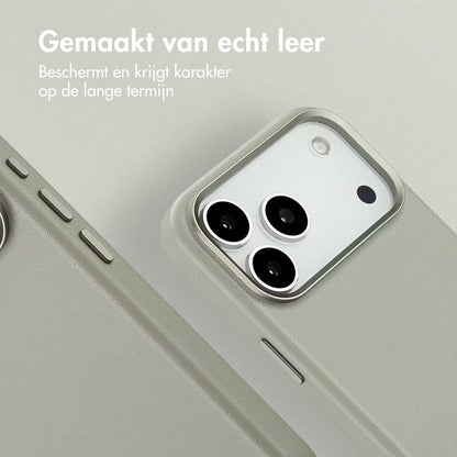 Accezz MagSafe Leather Backcover voor de Apple iPhone 17 Pro Max - Lichtgrijs