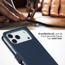 Selencia Echt Leren Bookcase voor de Apple iPhone 17 Pro Max - Blauw