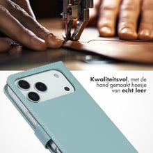 Selencia Echt Leren Bookcase voor de Apple iPhone 17 Pro Max - Lichtblauw