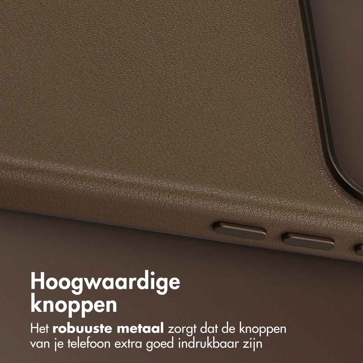 Accezz MagSafe Leather Backcover voor de Apple iPhone 17 Pro - Coffee