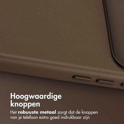Accezz MagSafe Leather Backcover voor de Apple iPhone 17 Pro - Coffee