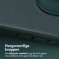 Accezz MagSafe Leather Backcover voor de Apple iPhone 16 Pro - Cedar Green