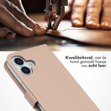 Selencia Echt Leren Bookcase voor de Apple iPhone 17 - Dusty Pink