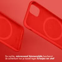 Accezz Liquid Silicone Backcover met MagSafe voor de Apple iPhone 15 Pro Max - Rood