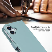 Selencia Echt Leren Bookcase voor de Apple iPhone 17 - Lichtblauw
