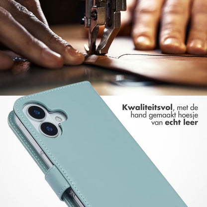 Selencia Echt Leren Bookcase voor de Apple iPhone 17 - Lichtblauw