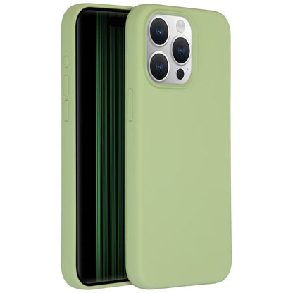 Accezz Liquid Silicone Backcover met MagSafe voor de Apple iPhone 15 Pro Max - Groen